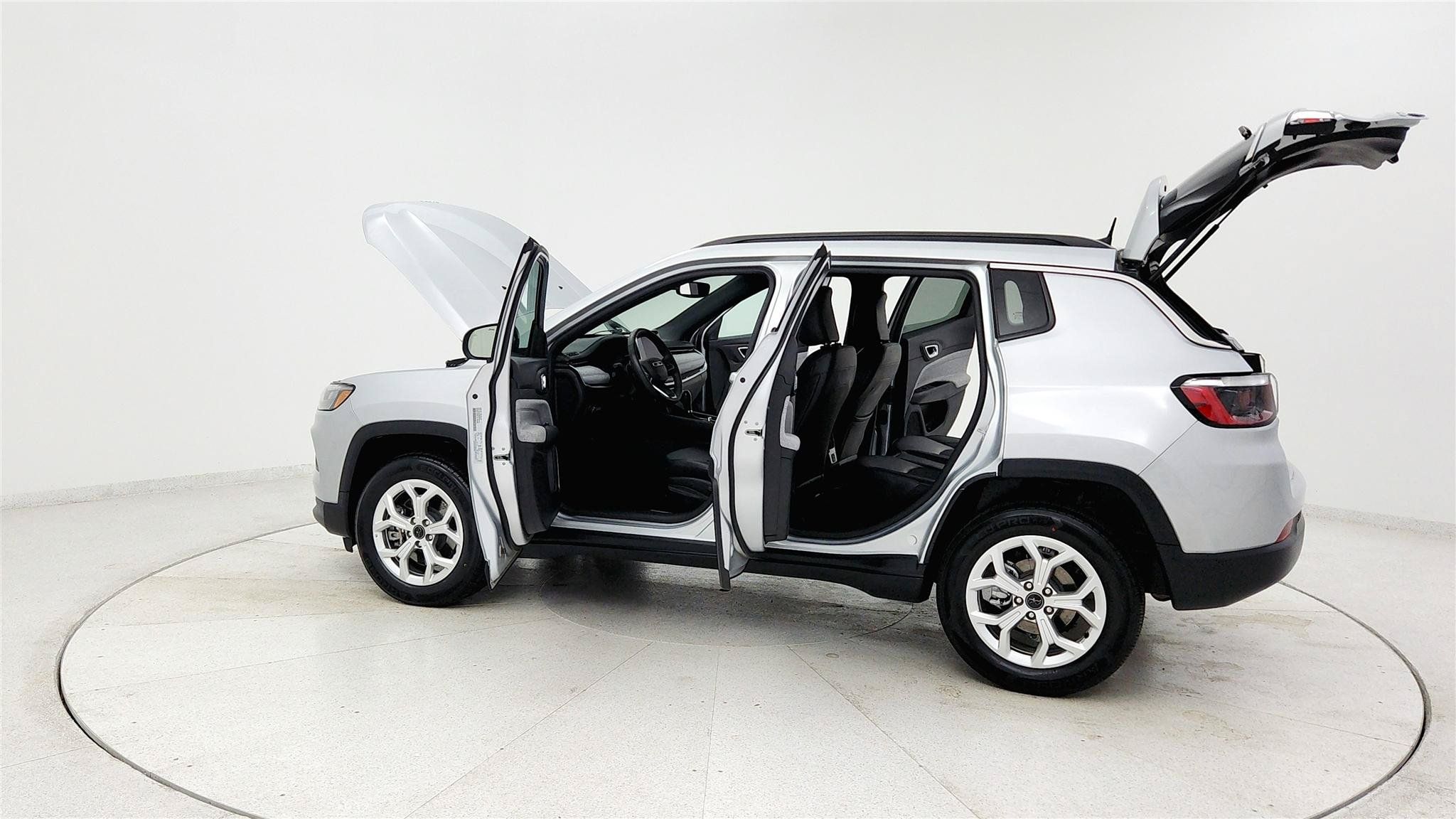 Used 2025 Jeep Compass Latitude AWD/4WD image 32