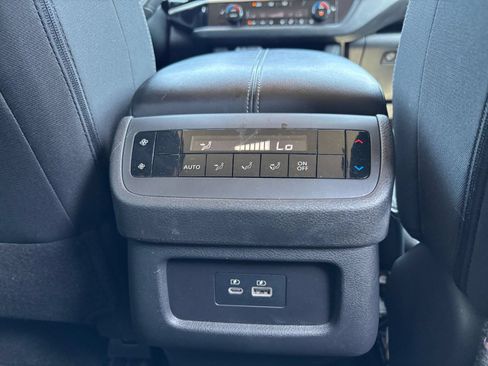 Used 2025 Nissan Pathfinder SV FWD image 20