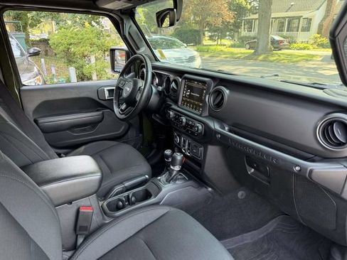 Used 2022 Jeep Wrangler Sport AWD/4WD image 13