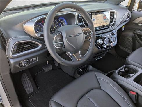 New 2026 Chrysler Pacifica Select FWD image 3