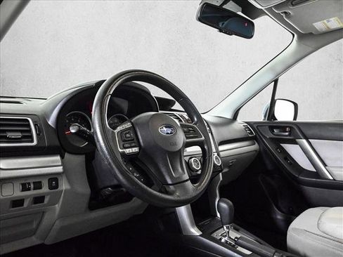 Used 2016 Subaru Forester 2.5i Premium w/ All-Weather Package AWD/4WD image 10