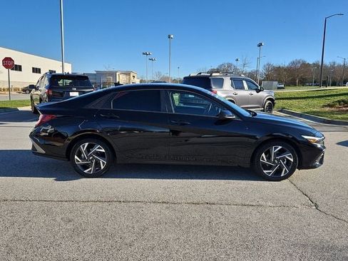 Used 2025 Hyundai Elantra Sport image 11