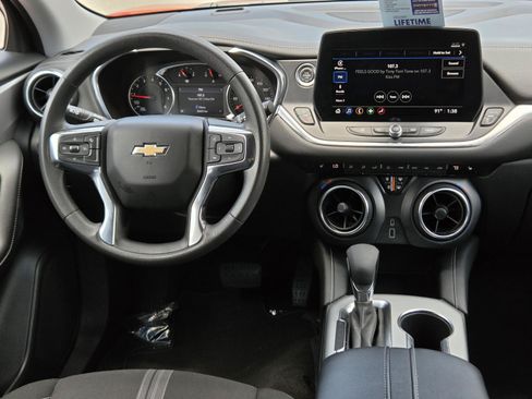 Used 2025 Chevrolet Blazer LT AWD/4WD image 19