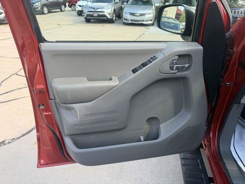 Used 2016 Nissan Frontier SV AWD/4WD image 9