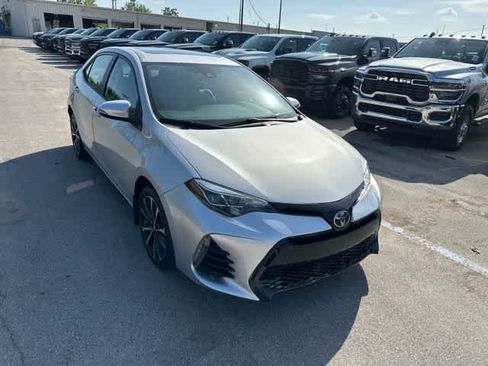 Used 2017 Toyota Corolla SE w/ SE Premium Package FWD image 23