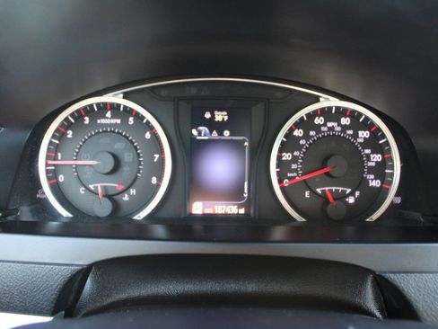 Used 2017 Toyota Camry SE image 35