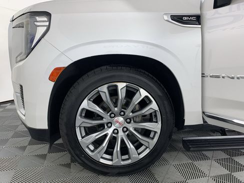 Used 2021 GMC Yukon Denali w/ Denali Ultimate Package RWD image 12