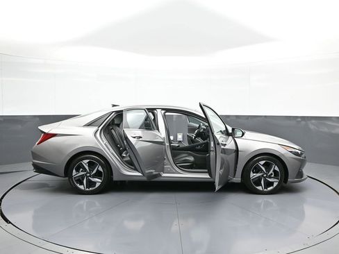 Certified 2023 Hyundai Elantra Limited w/ Preferred Accessory Package FWD image 41
