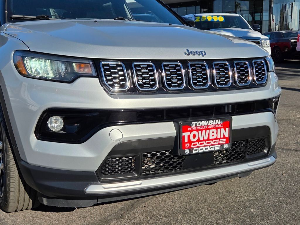 Used 2025 Jeep Compass Limited AWD/4WD image 8