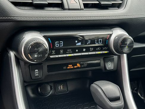 Used 2025 Toyota RAV4 XLE FWD image 18