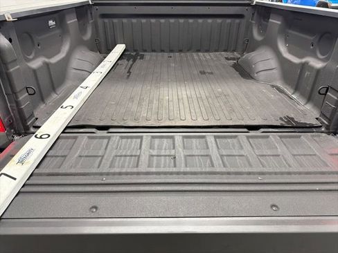 Used 2018 Nissan Titan SV w/ SV Convenience Package image 8