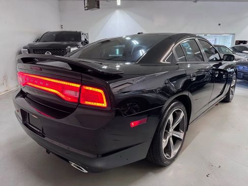 Used 2014 Dodge Charger SXT RWD image 3