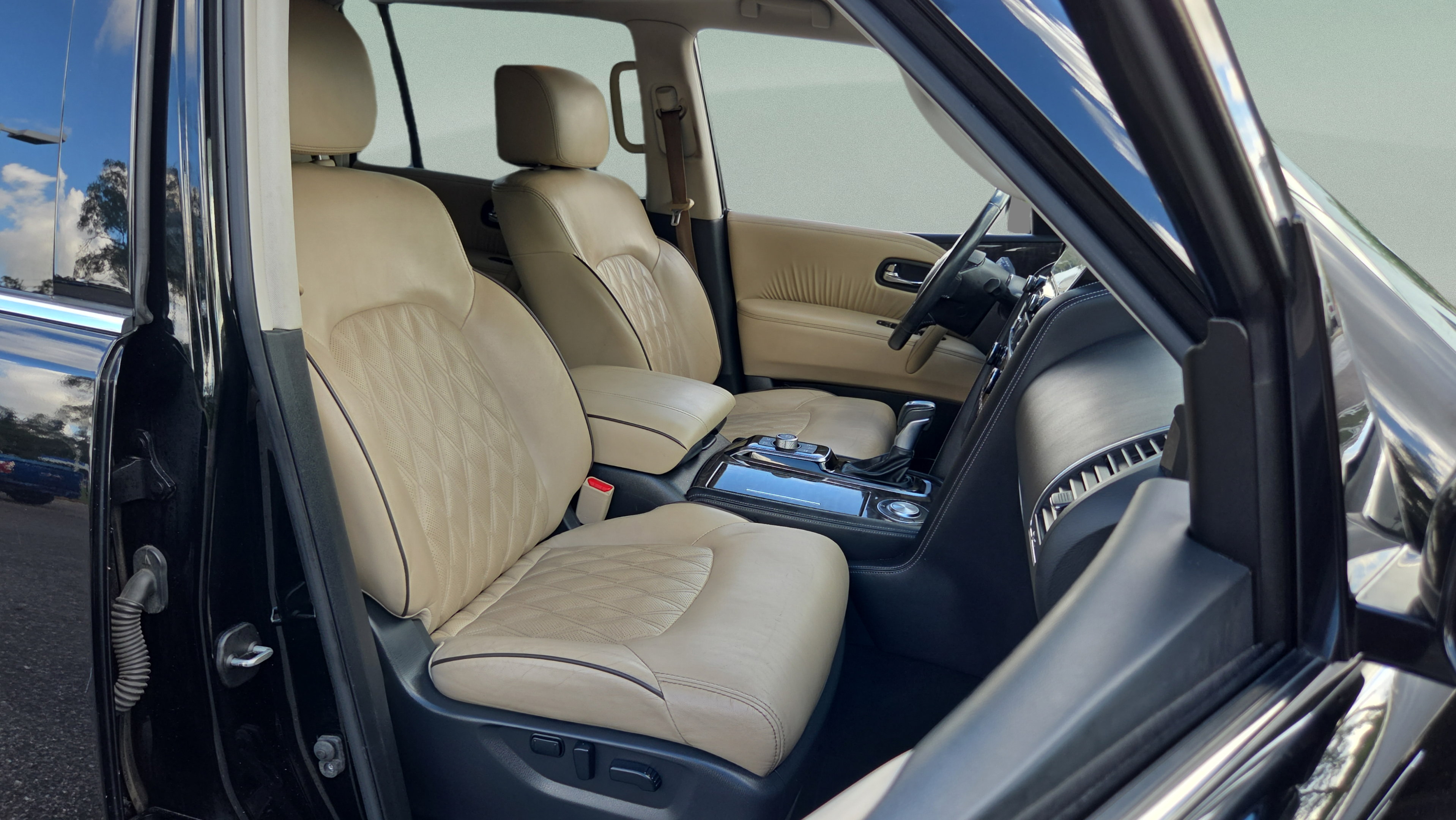 Used 2022 Nissan Armada Platinum w/ Captain's Chairs Package RWD image 16