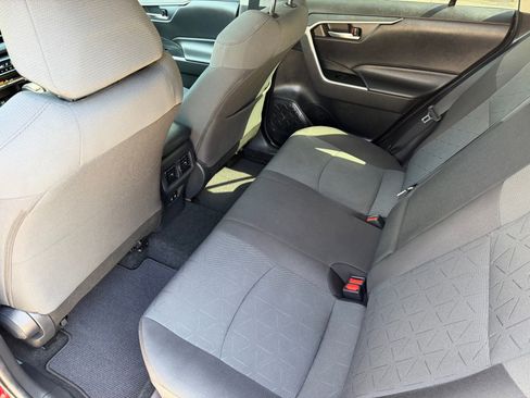 Used 2019 Toyota RAV4 XLE FWD image 20