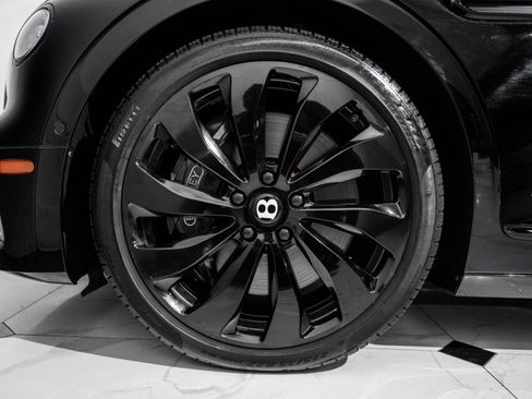 Certified 2022 Bentley Flying Spur V8 image 6