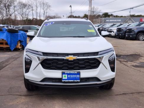 Used 2025 Chevrolet Trax LT w/ Sunroof Package image 8