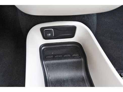 Used 2024 Chrysler Pacifica Touring-L FWD image 31