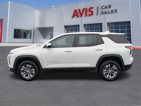 Used 2025 Chevrolet Equinox LT image 2