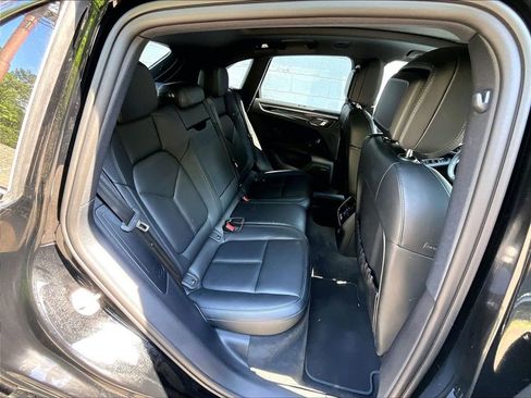 Certified 2026 Porsche Macan AWD/4WD image 21