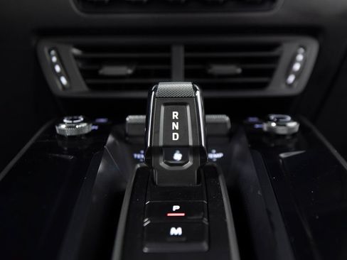 Certified 2025 Porsche 911 Carrera RWD image 31