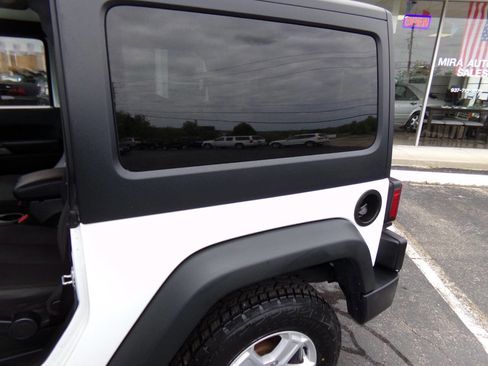 Used 2015 Jeep Wrangler Sport AWD/4WD image 32