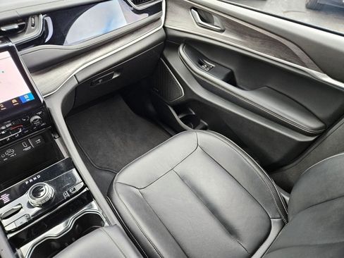 Used 2022 Jeep Grand Cherokee Limited 4xe image 13