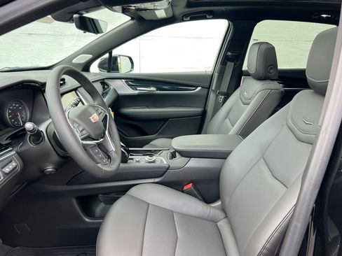 Used 2025 Cadillac XT5 Premium Luxury w/ Technology Package image 9