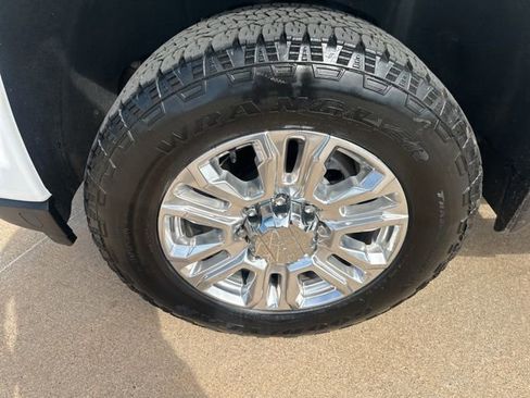 Used 2023 GMC Sierra 2500 Denali w/ Denali Ultimate Package AWD/4WD image 11