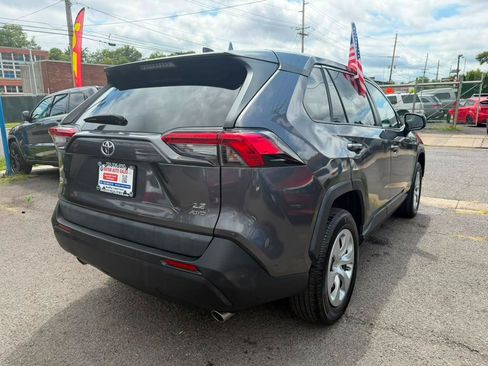 Used 2022 Toyota RAV4 LE AWD/4WD image 5