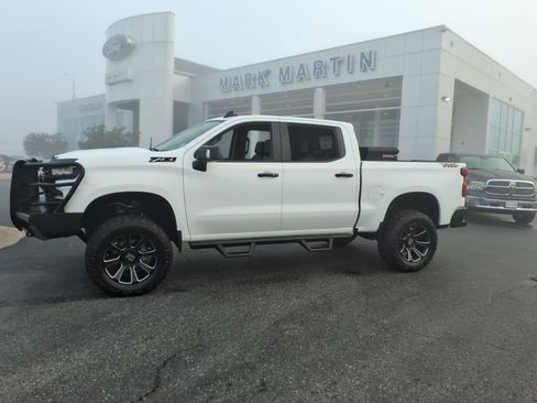 Used 2020 Chevrolet Silverado 1500 LT Trail Boss image 3