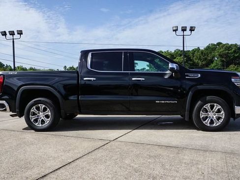 Used 2025 GMC Sierra 1500 SLT AWD/4WD image 3