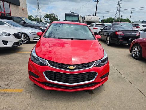 Used 2018 Chevrolet Cruze LT w/ LT Fleet Convenience Package FWD image 2