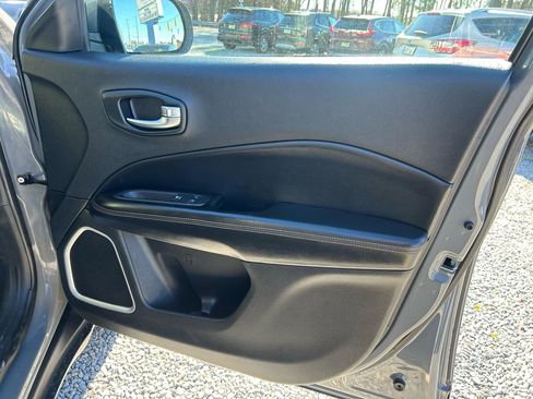 Used 2019 Jeep Compass Limited AWD/4WD image 16