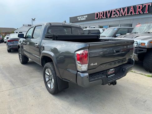 Used 2016 Toyota Tacoma Limited image 6