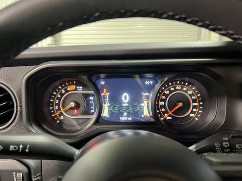 Used 2025 Jeep Wrangler Unlimited Rubicon AWD/4WD image 25