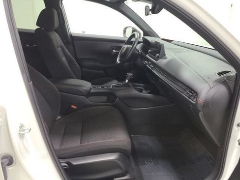 Used 2025 Honda HR-V Sport image 11