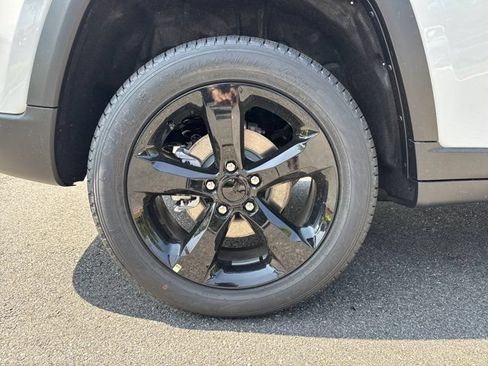 New 2026 Jeep Grand Cherokee Limited w/ Limited Altitude Package AWD/4WD image 17