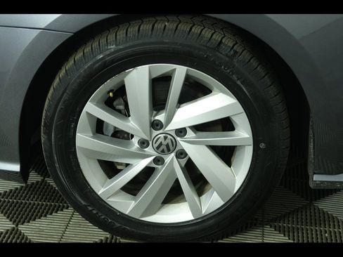 Used 2018 Volkswagen Passat 2.0T SE FWD image 5