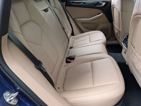Used 2023 Porsche Macan AWD/4WD image 21