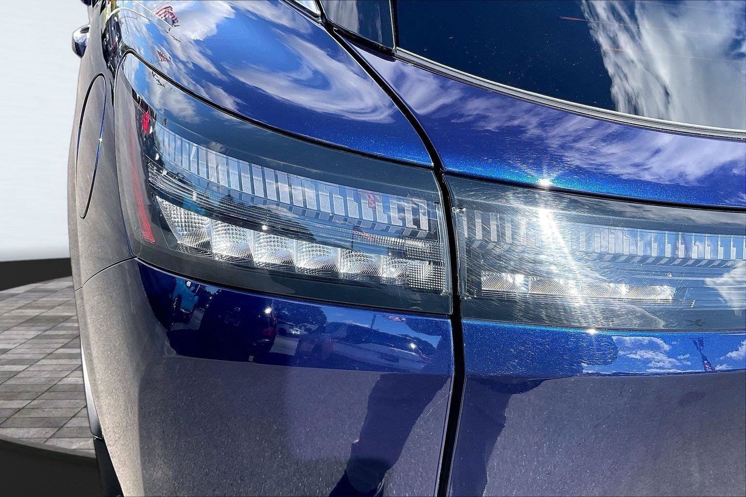 Certified 2025 Nissan Murano SV FWD image 30