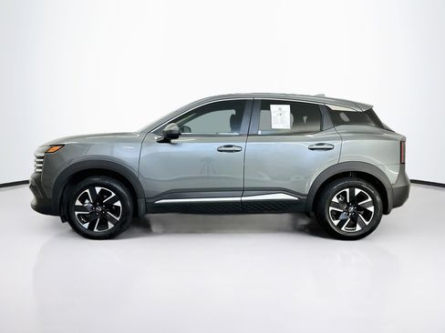 Used 2025 Nissan Kicks SV AWD/4WD image 4