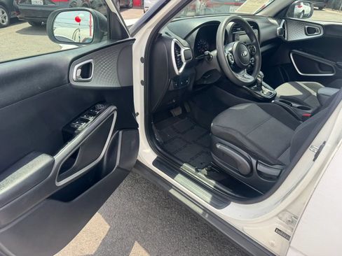 Used 2021 Kia Soul LX FWD image 20