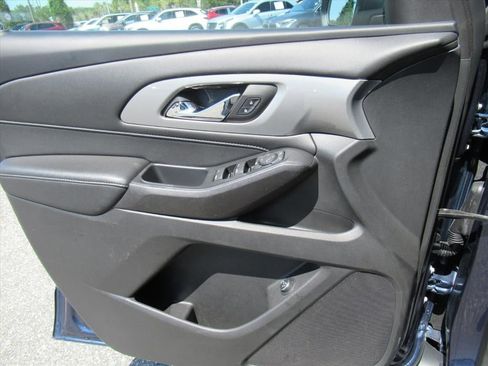 Used 2022 Chevrolet Traverse LT FWD image 20
