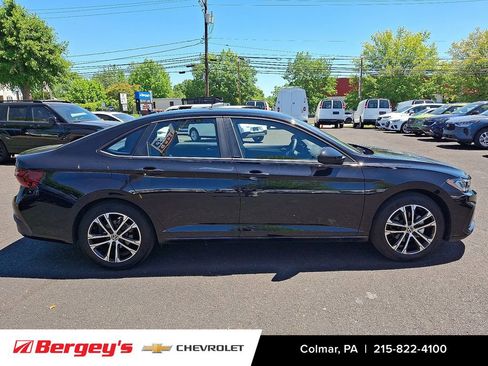 Used 2025 Volkswagen Jetta Sport FWD image 9