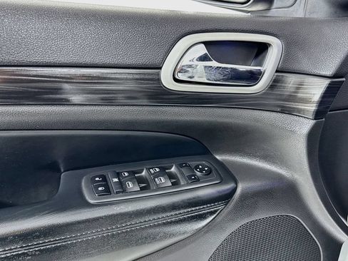 Used 2020 Jeep Grand Cherokee Laredo AWD/4WD image 13