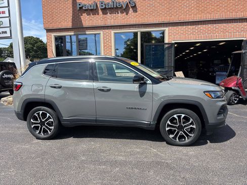 Used 2022 Jeep Compass Limited image 27