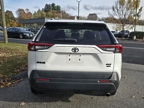 Used 2020 Toyota RAV4 XLE image 4