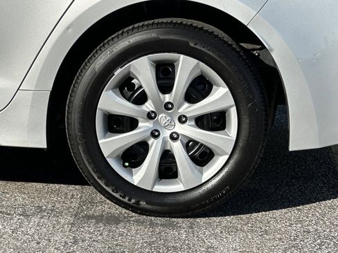 Used 2025 Toyota Corolla LE image 27