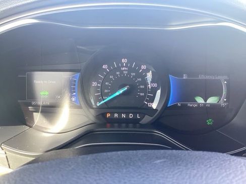 Used 2019 Ford Fusion SE FWD image 14