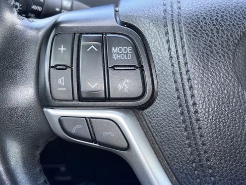 Used 2019 Toyota Highlander XLE FWD image 33